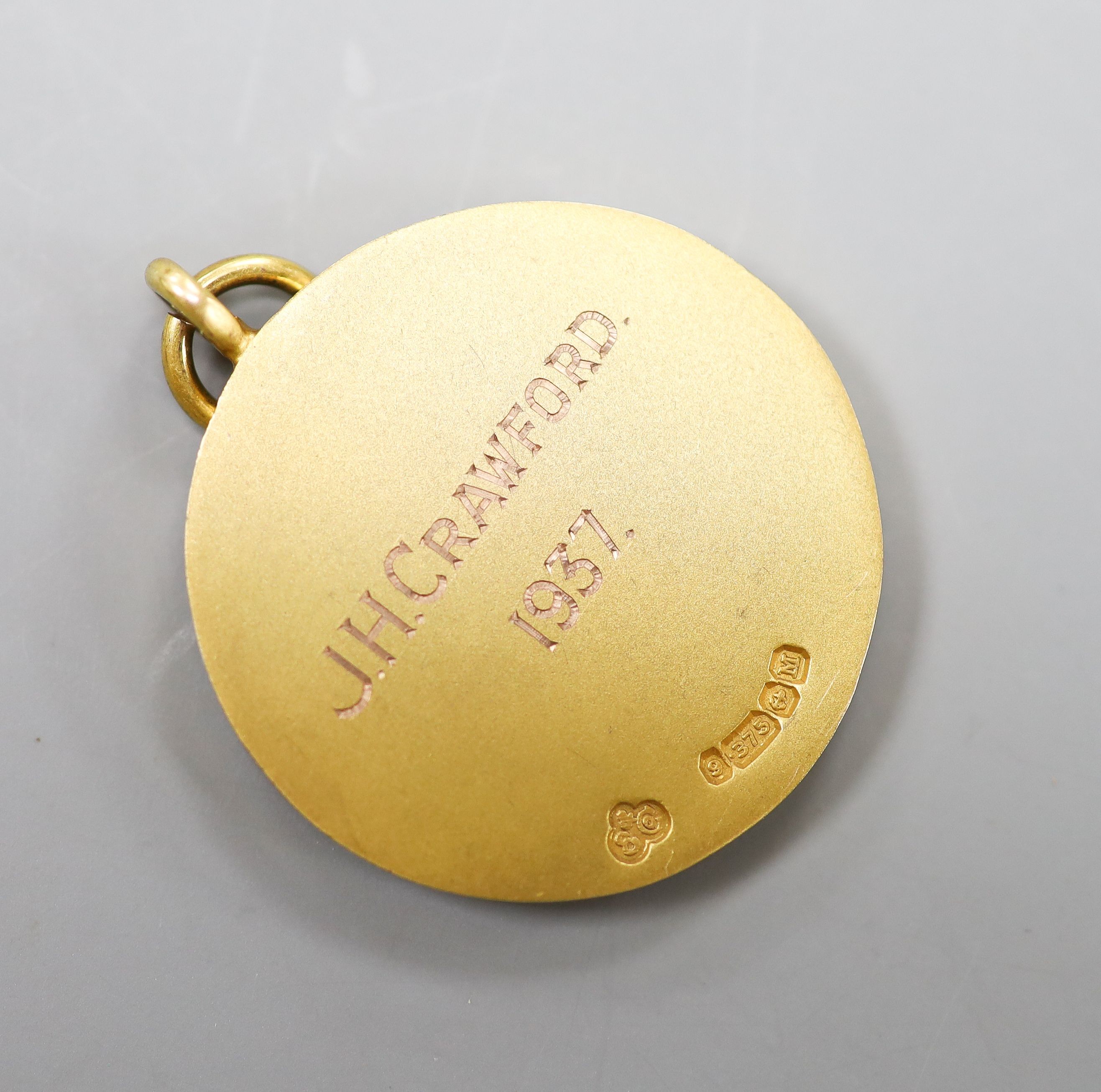 A 1930's 9ct gold RAC medallion, 26mm, 11.7 grams.